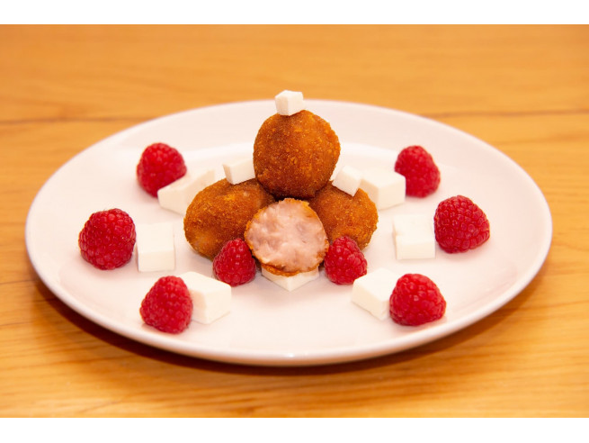 Croqueta de Queso Fresco con Frambuesa