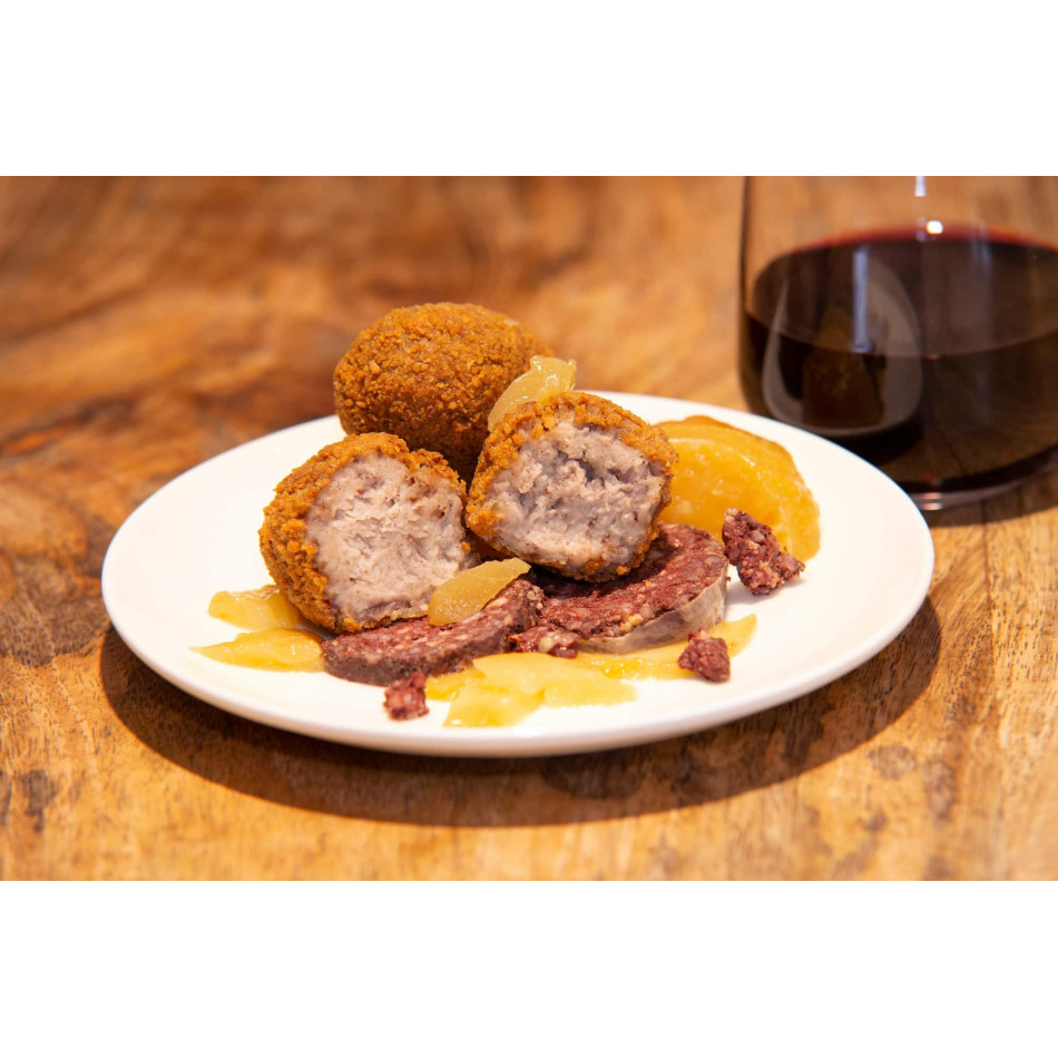 Croqueta de Morcilla con Peras al Vino Tinto